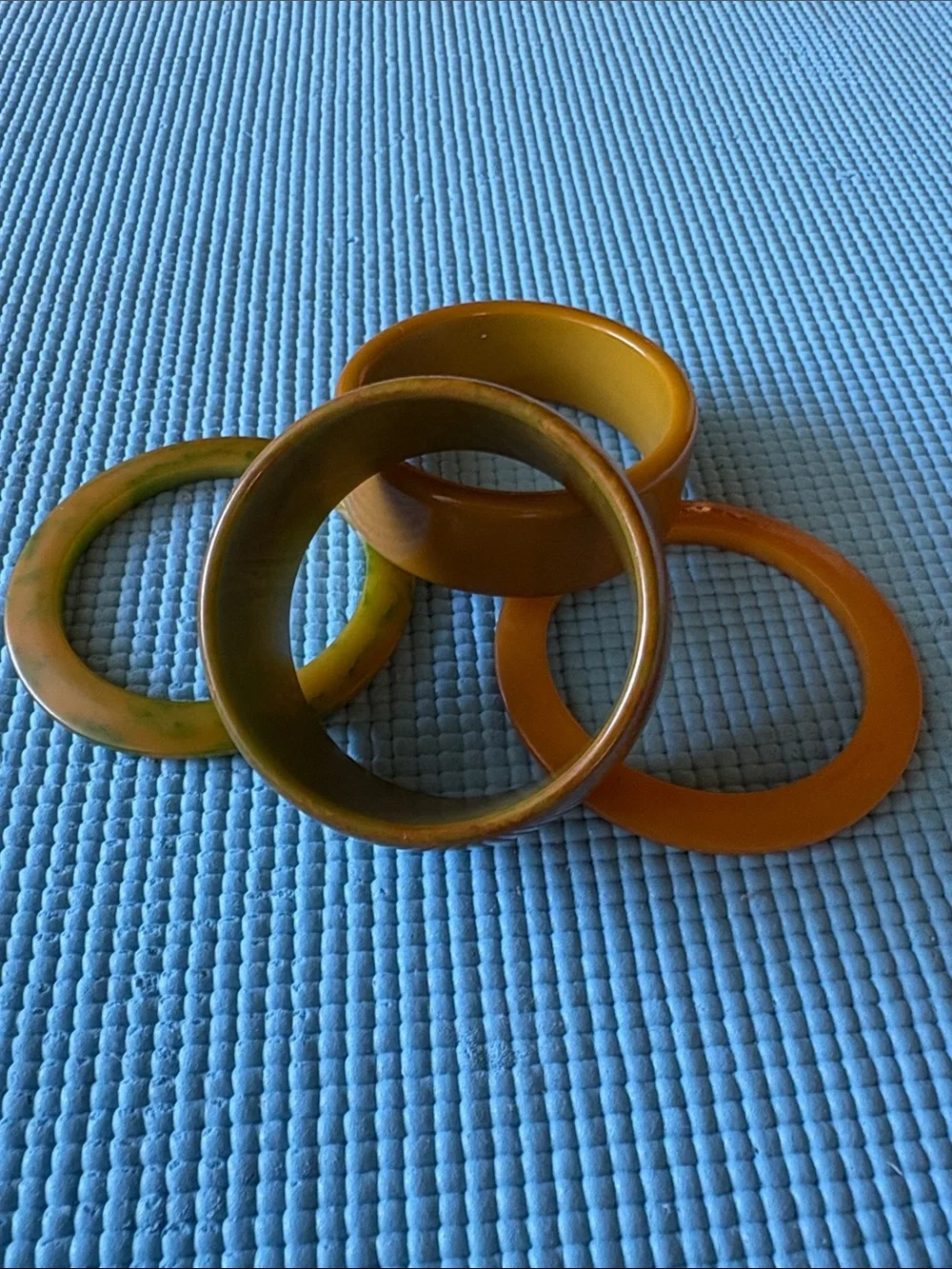 VINTAGE BAKELITE BANGLE BRACELETS SET OF 4